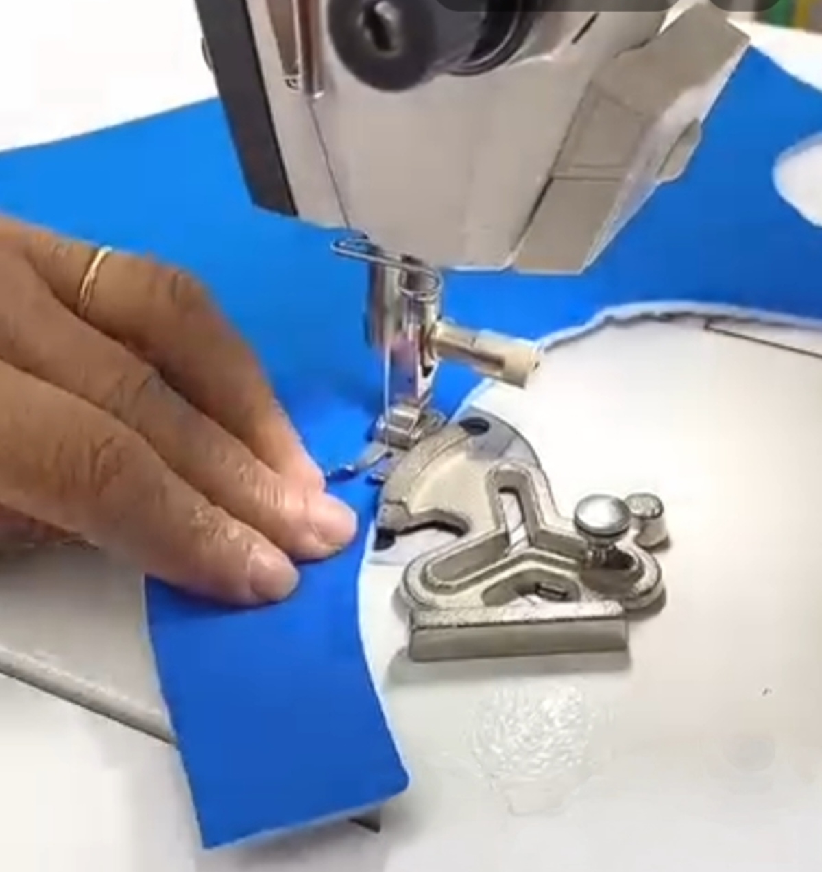 مسطره متعدده الاستخدامات 