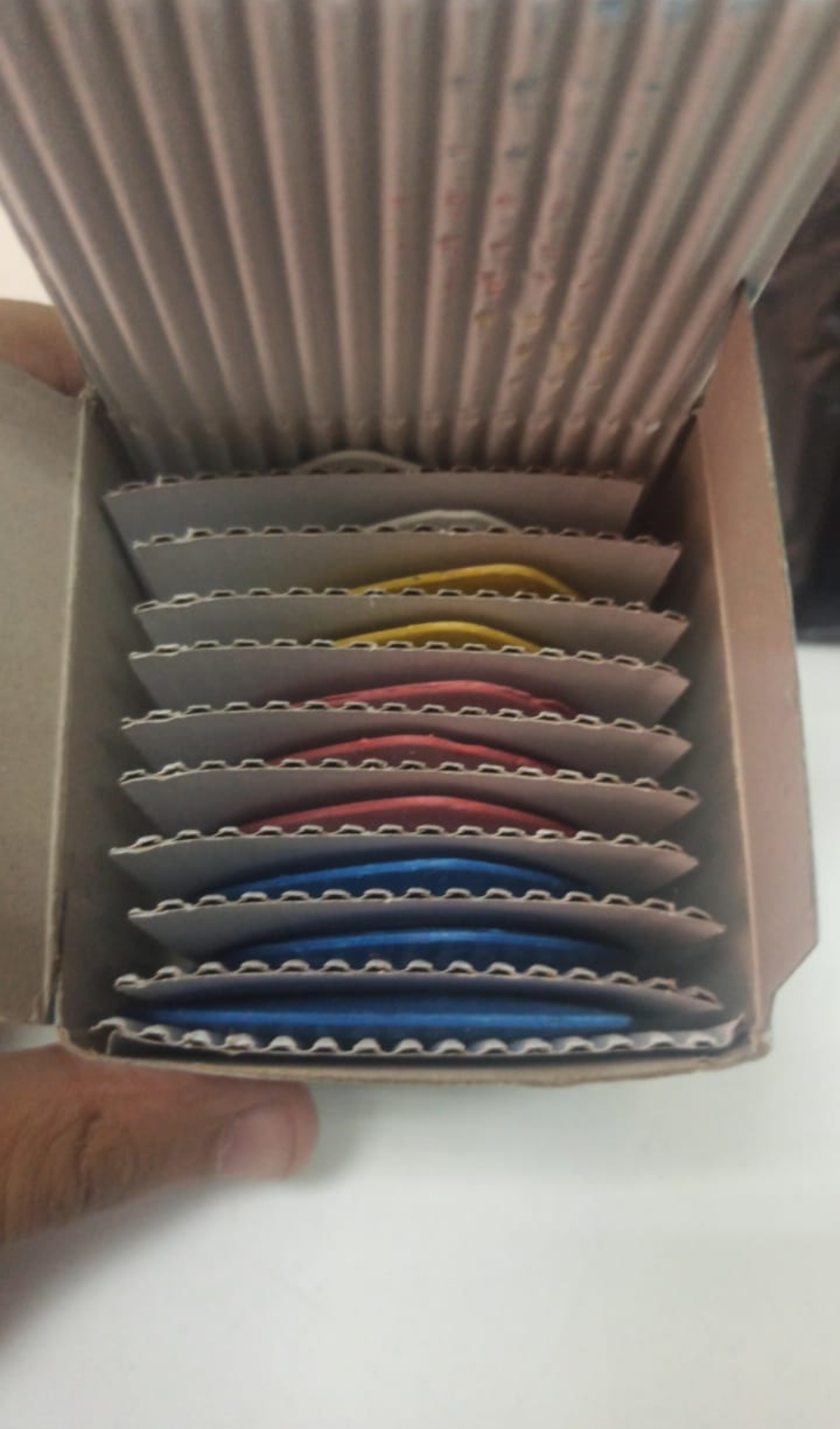 علبة مارك الوان 10 قطع مثلث